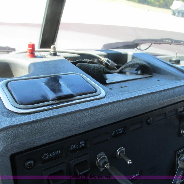 image for item L5285 1994 Mack CH613 semi truck