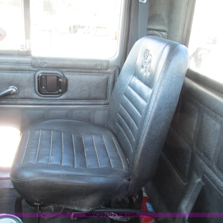 image for item L5285 1994 Mack CH613 semi truck