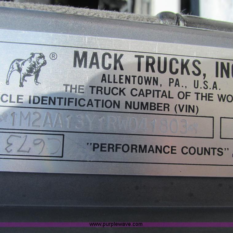 image for item L5285 1994 Mack CH613 semi truck