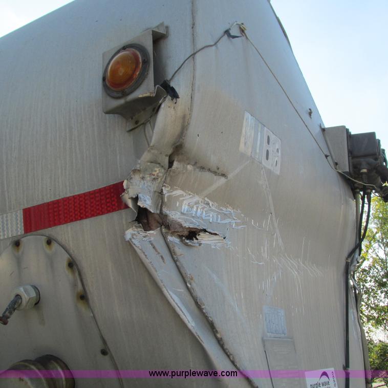 image for item L5299 1973 Trailmobile T41I1CBG oil tanker trailer