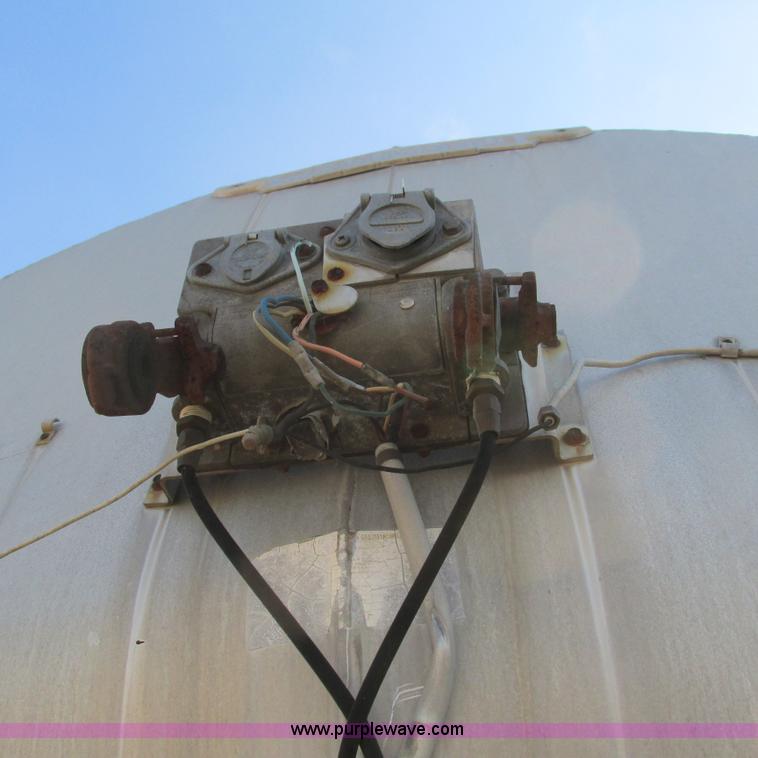 image for item L5299 1973 Trailmobile T41I1CBG oil tanker trailer