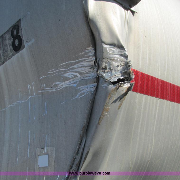 image for item L5299 1973 Trailmobile T41I1CBG oil tanker trailer