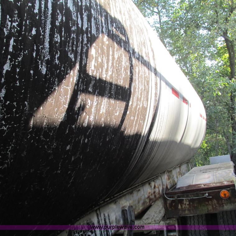 image for item L5299 1973 Trailmobile T41I1CBG oil tanker trailer