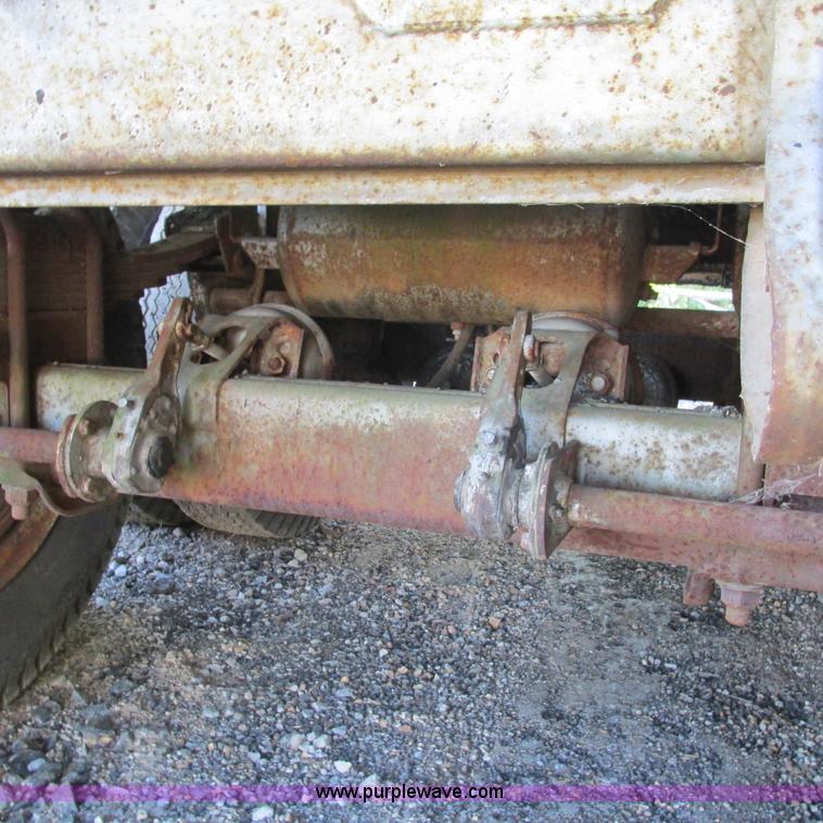 image for item L5299 1973 Trailmobile T41I1CBG oil tanker trailer