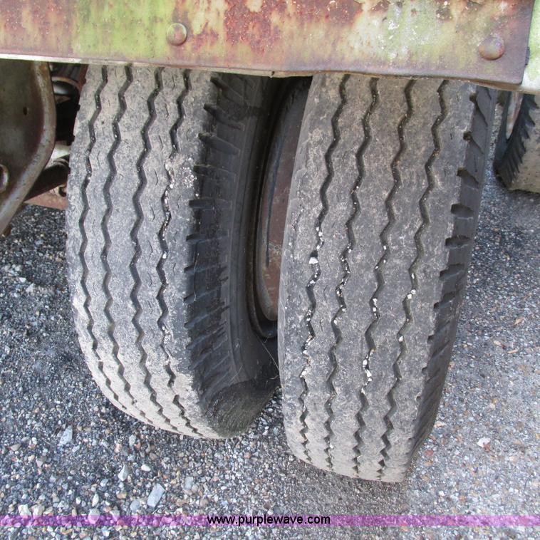 image for item L5299 1973 Trailmobile T41I1CBG oil tanker trailer