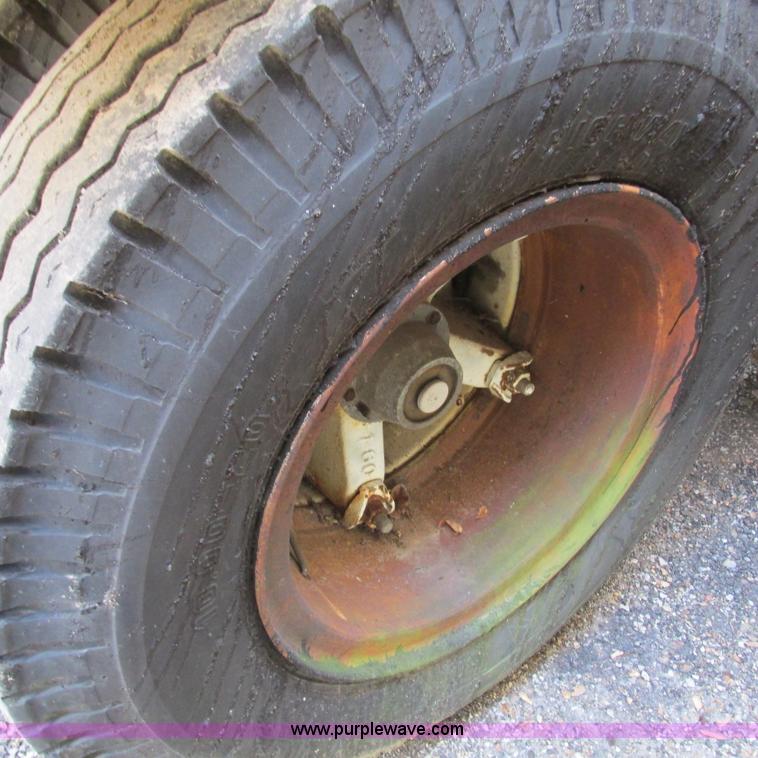 image for item L5299 1973 Trailmobile T41I1CBG oil tanker trailer