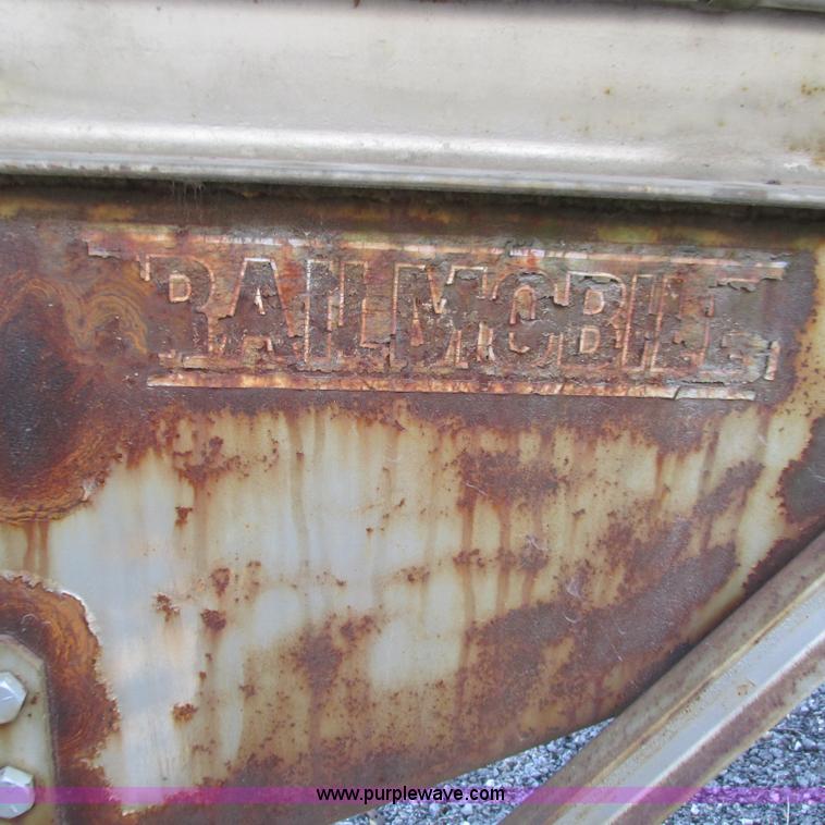 image for item L5299 1973 Trailmobile T41I1CBG oil tanker trailer