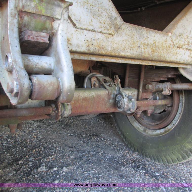 image for item L5299 1973 Trailmobile T41I1CBG oil tanker trailer