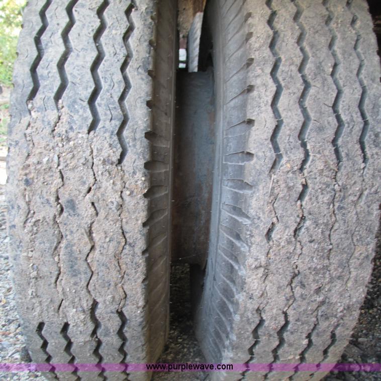 image for item L5299 1973 Trailmobile T41I1CBG oil tanker trailer