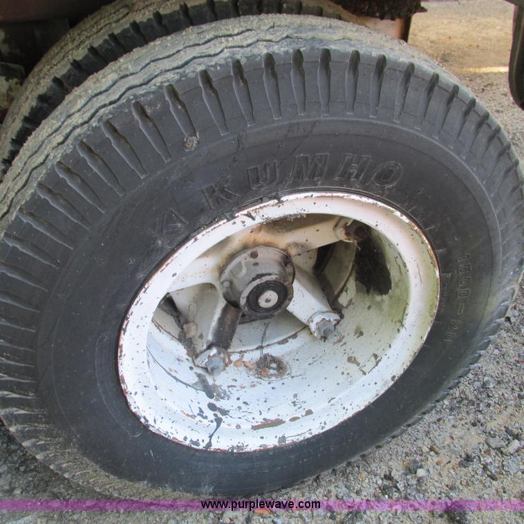 image for item L5299 1973 Trailmobile T41I1CBG oil tanker trailer