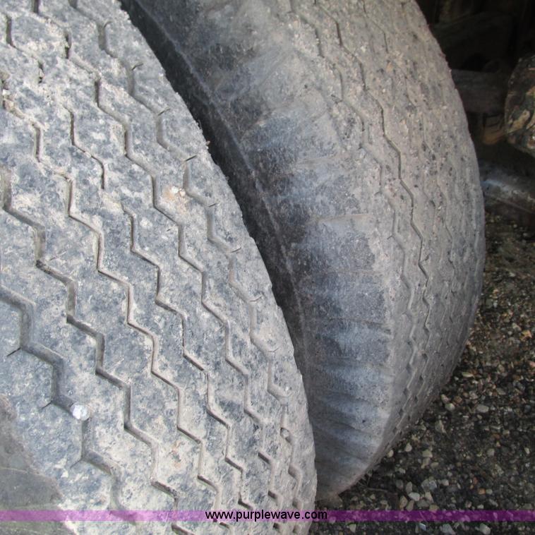 image for item L5299 1973 Trailmobile T41I1CBG oil tanker trailer