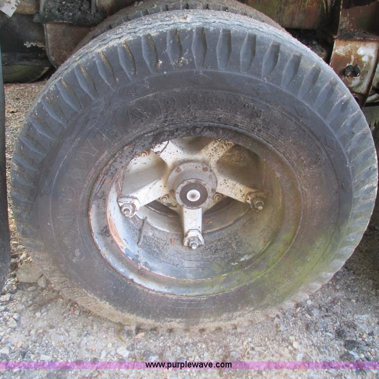 image for item L5299 1973 Trailmobile T41I1CBG oil tanker trailer