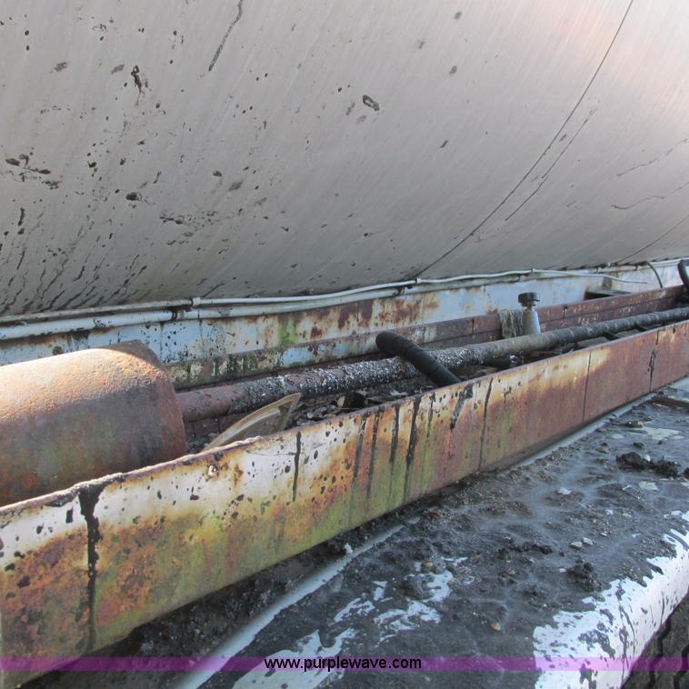 image for item L5299 1973 Trailmobile T41I1CBG oil tanker trailer