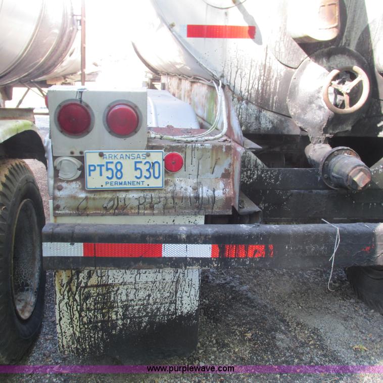 image for item L5299 1973 Trailmobile T41I1CBG oil tanker trailer