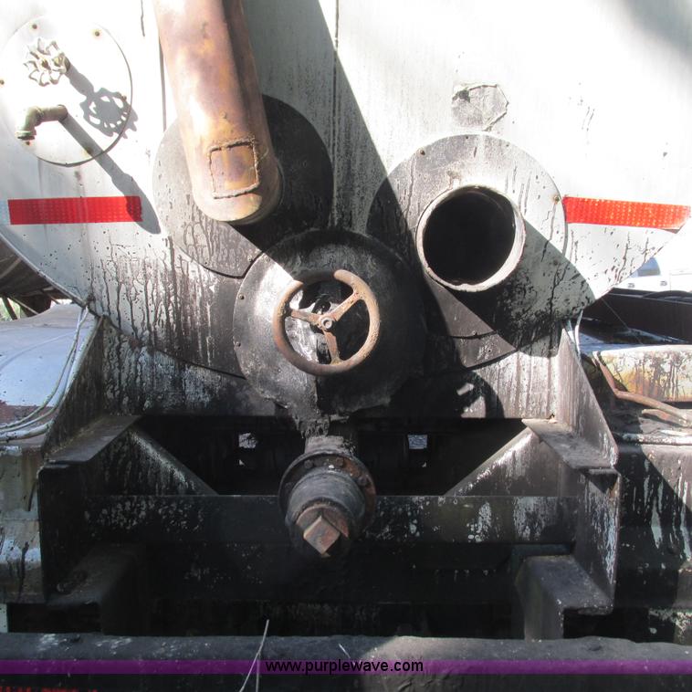 image for item L5299 1973 Trailmobile T41I1CBG oil tanker trailer