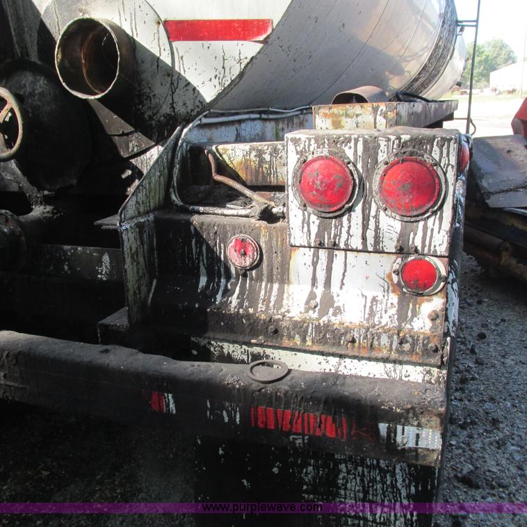 image for item L5299 1973 Trailmobile T41I1CBG oil tanker trailer