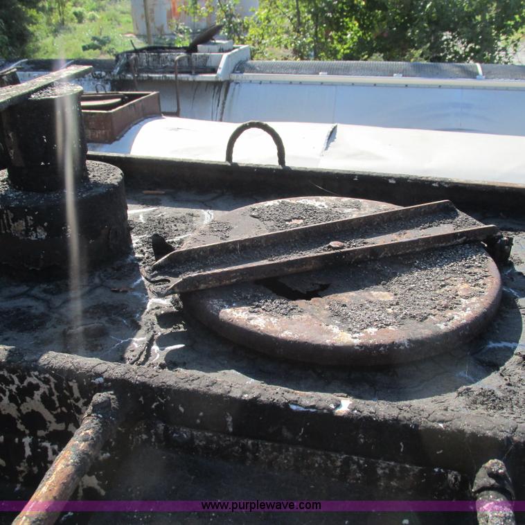 image for item L5299 1973 Trailmobile T41I1CBG oil tanker trailer