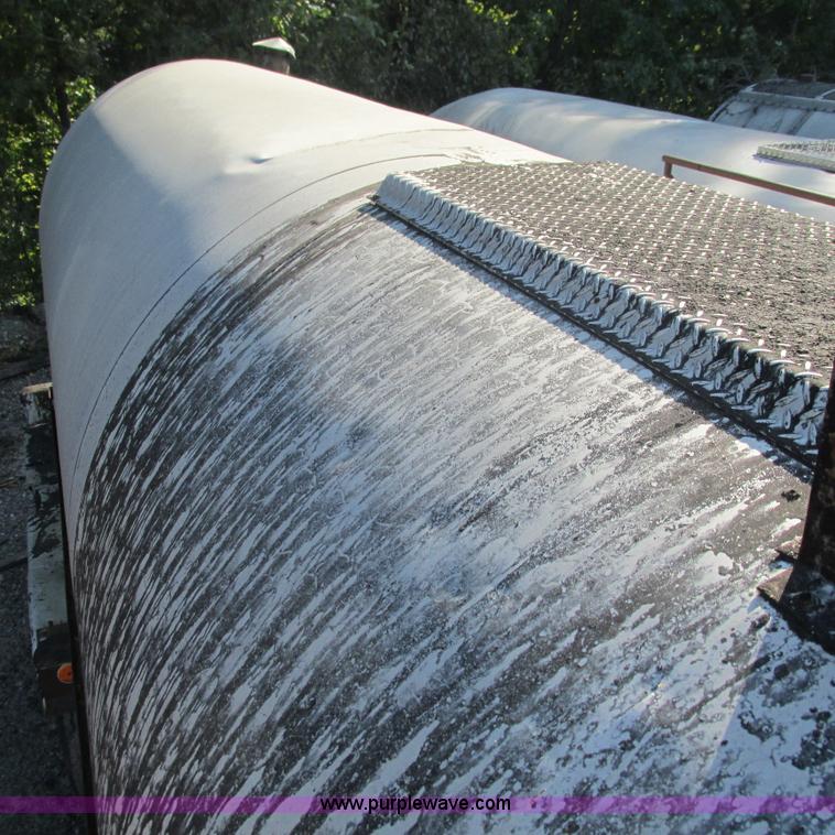 image for item L5299 1973 Trailmobile T41I1CBG oil tanker trailer