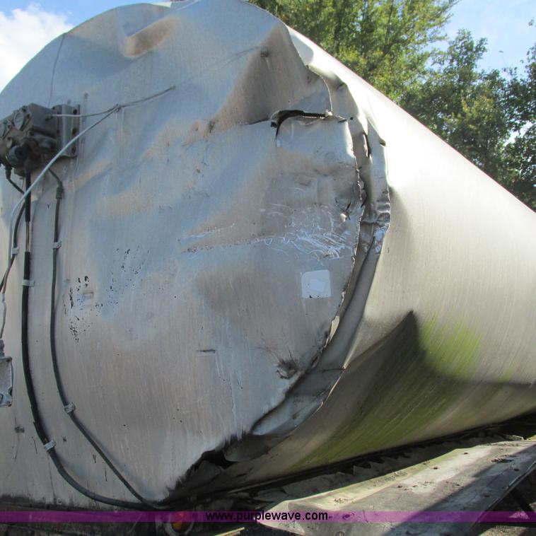 image for item L5300 1969 Trailmobile T41I1CBF oil tanker trailer