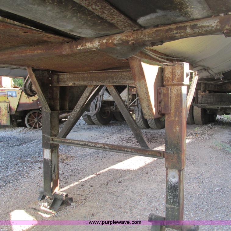 image for item L5300 1969 Trailmobile T41I1CBF oil tanker trailer