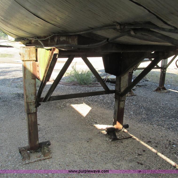 image for item L5300 1969 Trailmobile T41I1CBF oil tanker trailer