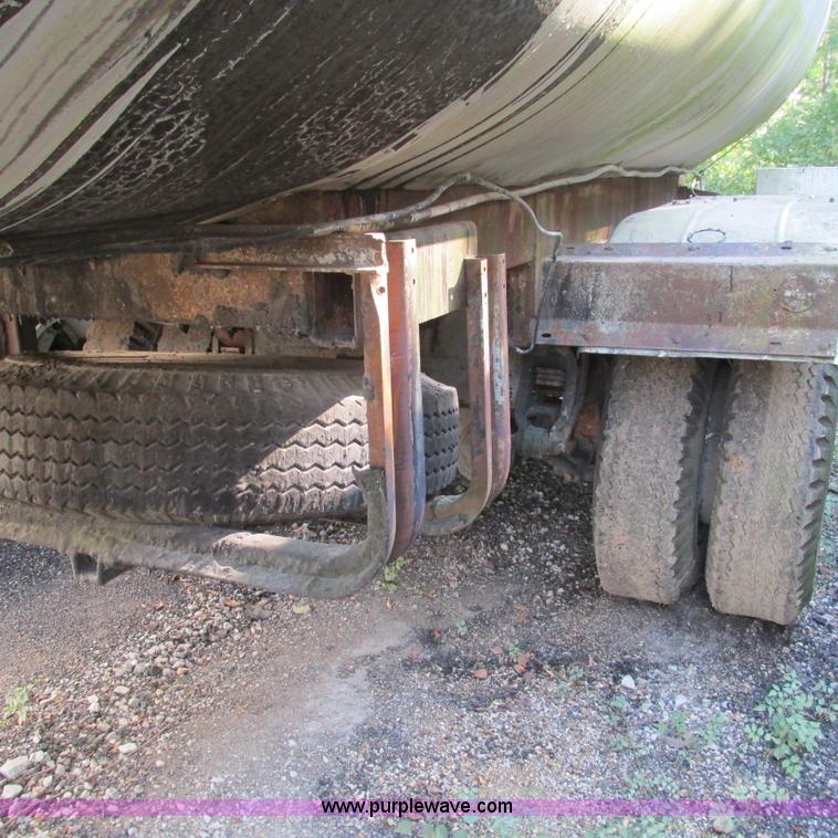 image for item L5300 1969 Trailmobile T41I1CBF oil tanker trailer