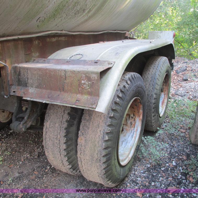 image for item L5300 1969 Trailmobile T41I1CBF oil tanker trailer