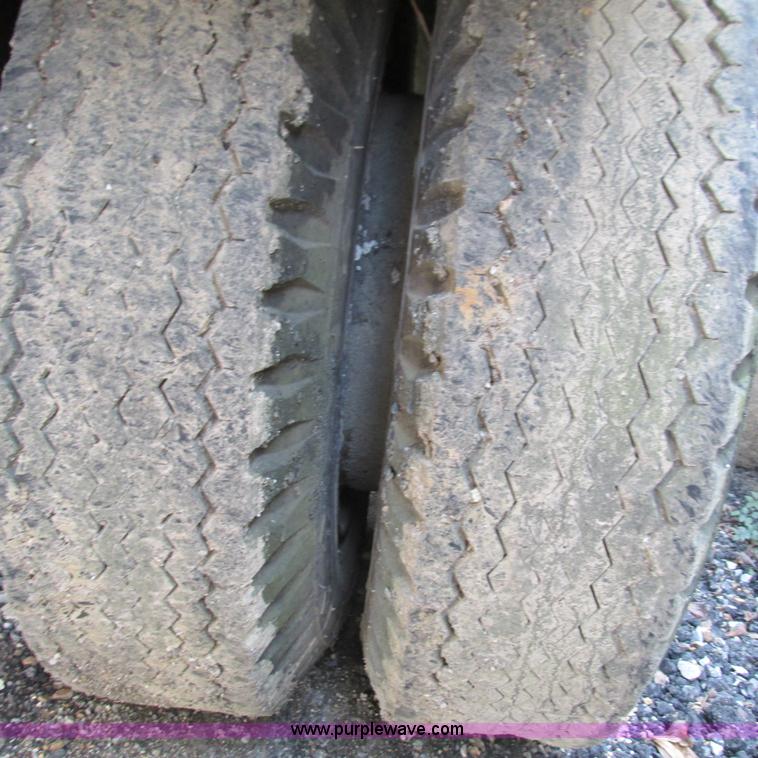 image for item L5300 1969 Trailmobile T41I1CBF oil tanker trailer