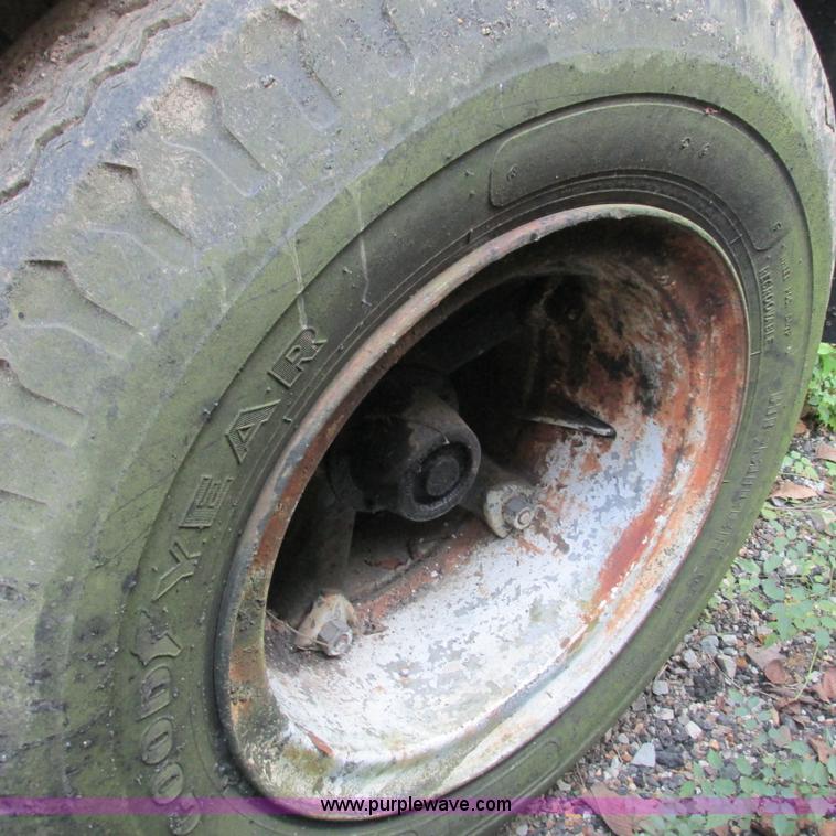 image for item L5300 1969 Trailmobile T41I1CBF oil tanker trailer