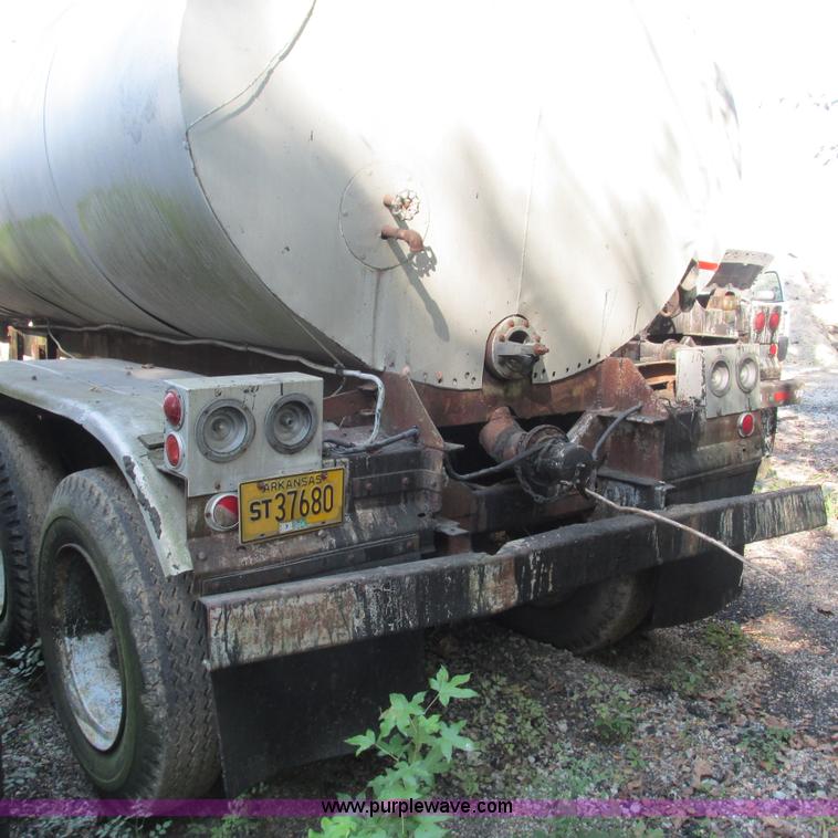 image for item L5300 1969 Trailmobile T41I1CBF oil tanker trailer