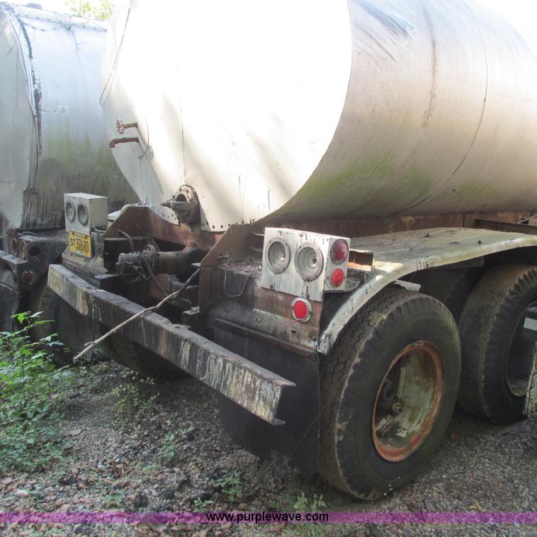 image for item L5300 1969 Trailmobile T41I1CBF oil tanker trailer