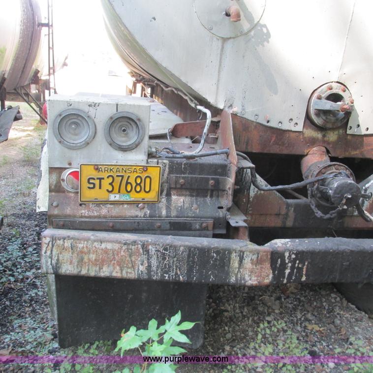 image for item L5300 1969 Trailmobile T41I1CBF oil tanker trailer