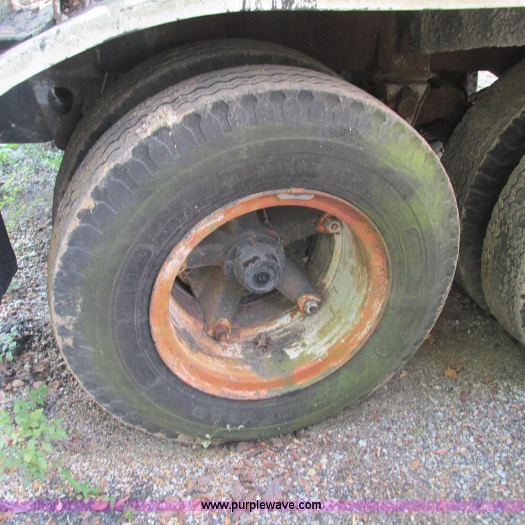 image for item L5300 1969 Trailmobile T41I1CBF oil tanker trailer