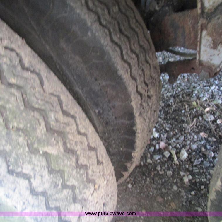 image for item L5300 1969 Trailmobile T41I1CBF oil tanker trailer