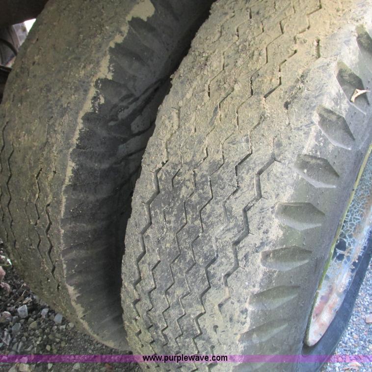 image for item L5300 1969 Trailmobile T41I1CBF oil tanker trailer