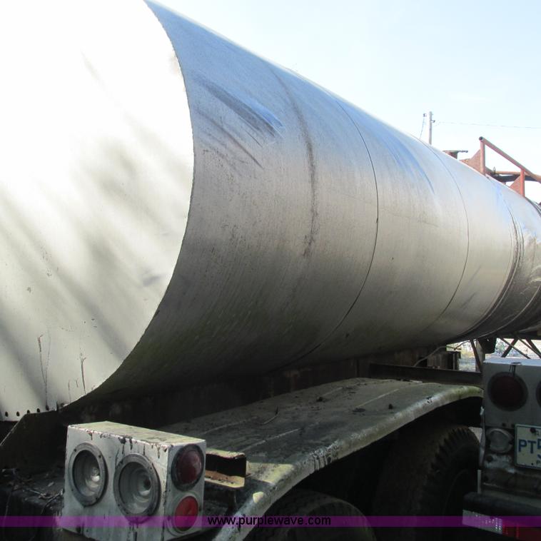 image for item L5300 1969 Trailmobile T41I1CBF oil tanker trailer