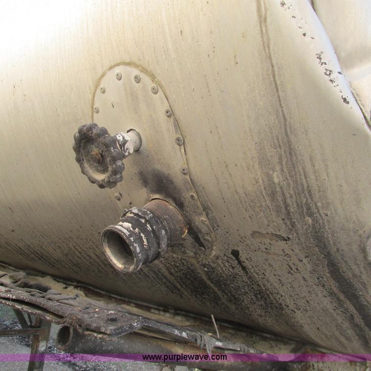 image for item L5300 1969 Trailmobile T41I1CBF oil tanker trailer