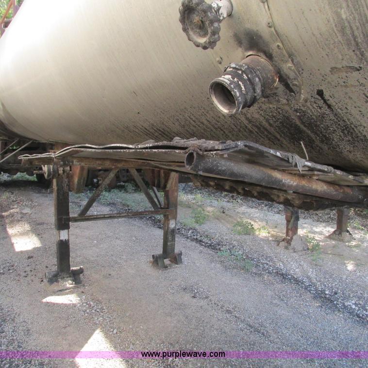 image for item L5300 1969 Trailmobile T41I1CBF oil tanker trailer