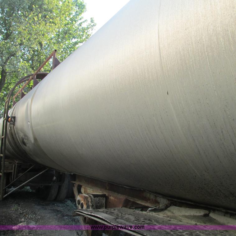 image for item L5300 1969 Trailmobile T41I1CBF oil tanker trailer