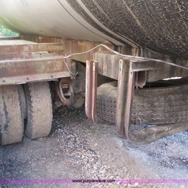 image for item L5300 1969 Trailmobile T41I1CBF oil tanker trailer