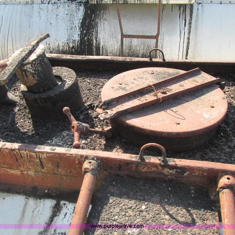 image for item L5300 1969 Trailmobile T41I1CBF oil tanker trailer