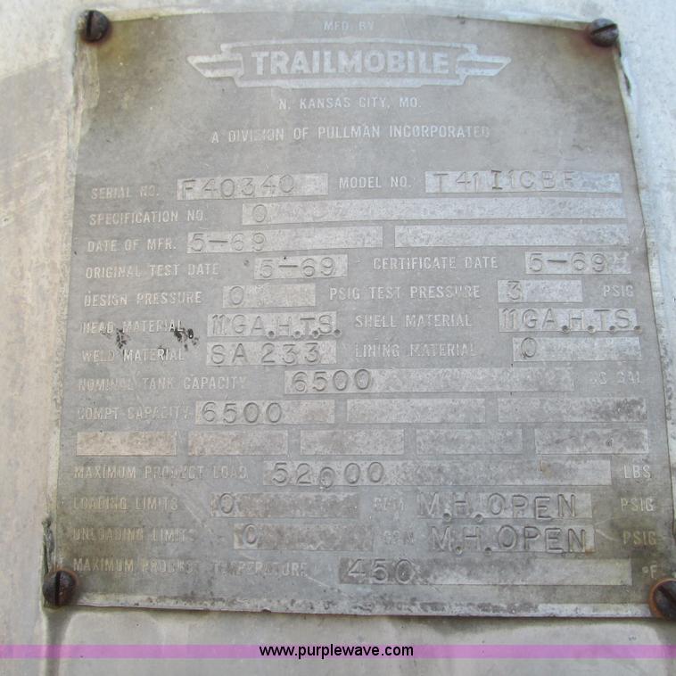 image for item L5300 1969 Trailmobile T41I1CBF oil tanker trailer