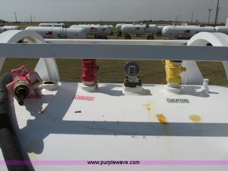 image for item BK9152 Anhydrous ammonia nurse tank