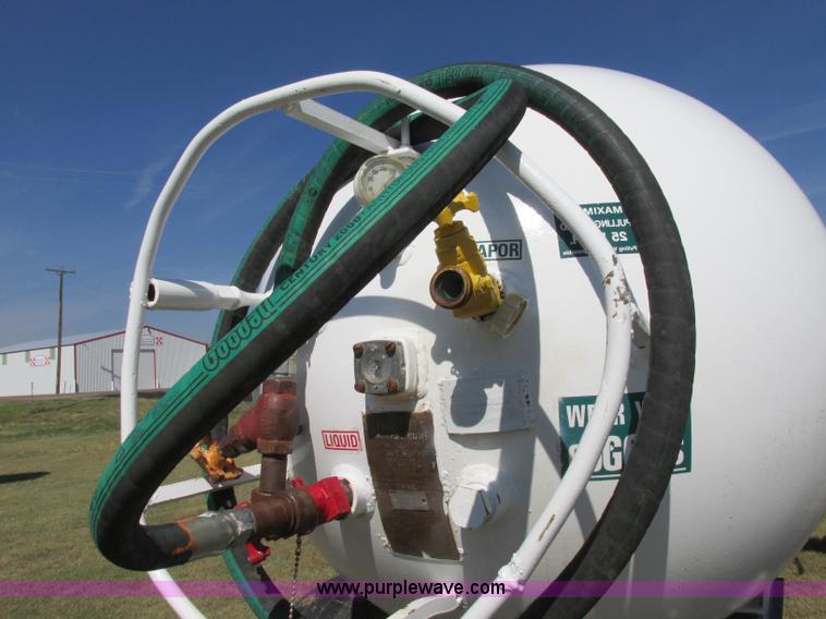 image for item BK9163 2011 Duo Lift anhydrous ammonia nurse tank