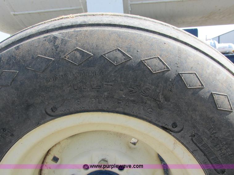 image for item BK9168 2011 Duo Lift anhydrous ammonia nurse tank