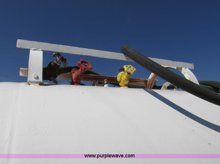 image for item BK9174 Anhydrous ammonia nurse tank