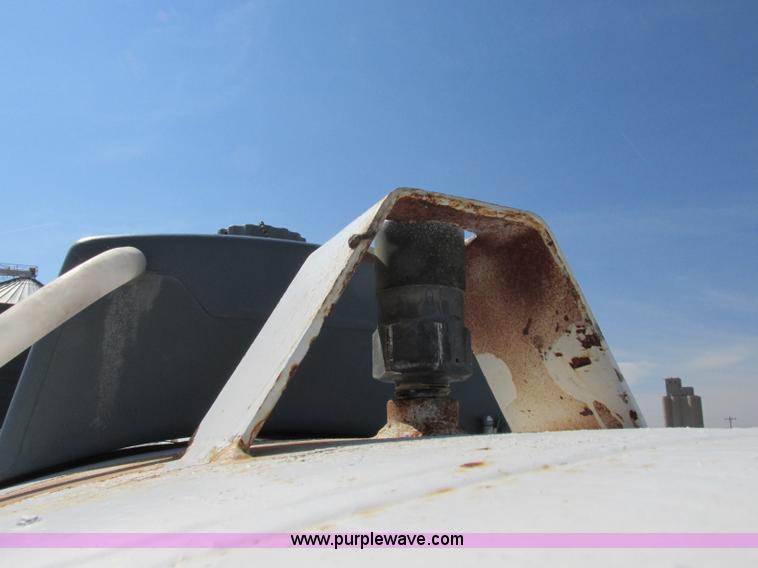 image for item BK9174 Anhydrous ammonia nurse tank