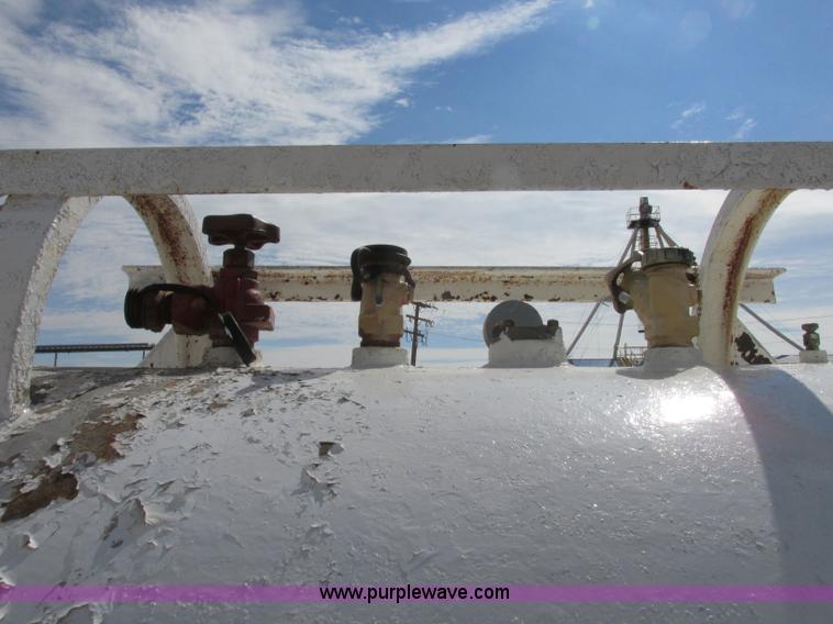 image for item BK9227 Anhydrous ammonia nurse tank