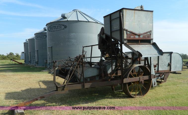 image for item BT9954 Minneapolis Moline G pull type harvester