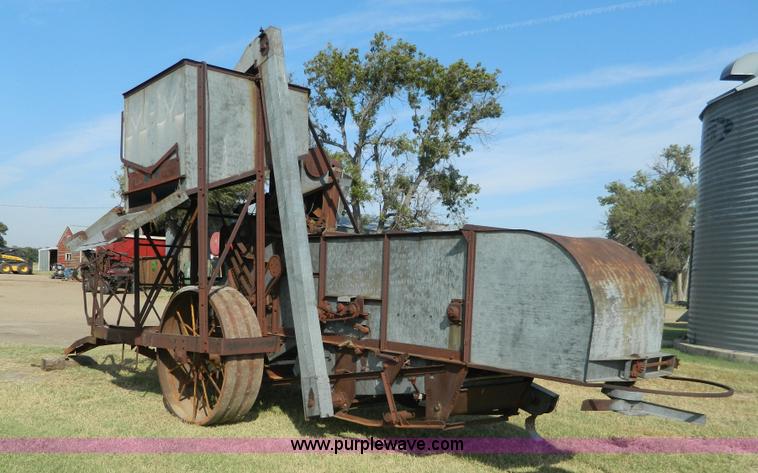 image for item BT9954 Minneapolis Moline G pull type harvester